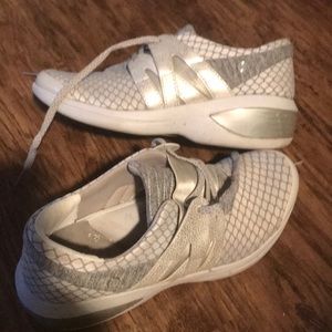 Bzees silver mesh tennis shoes size 7.5